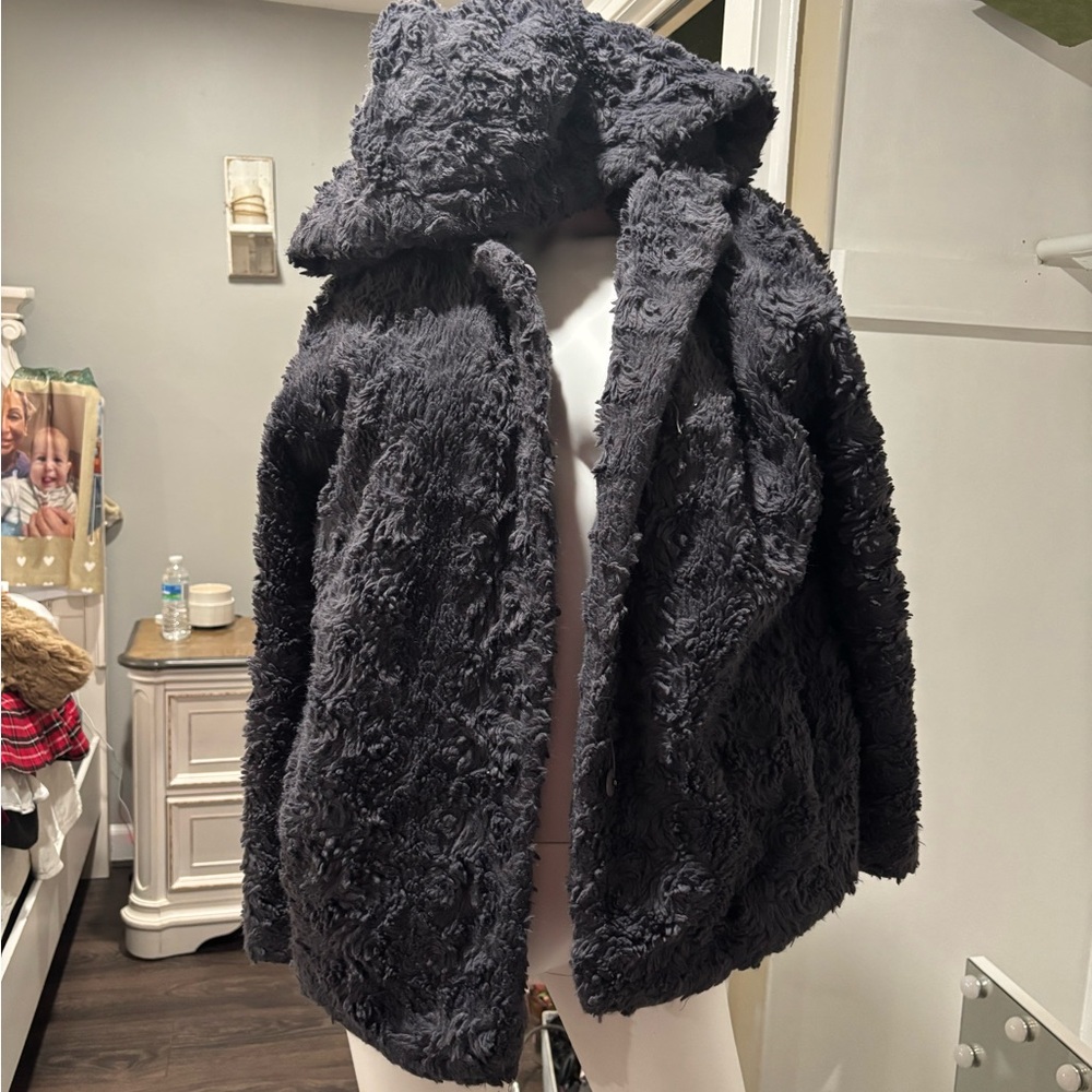 Short grey jacket with hood button up